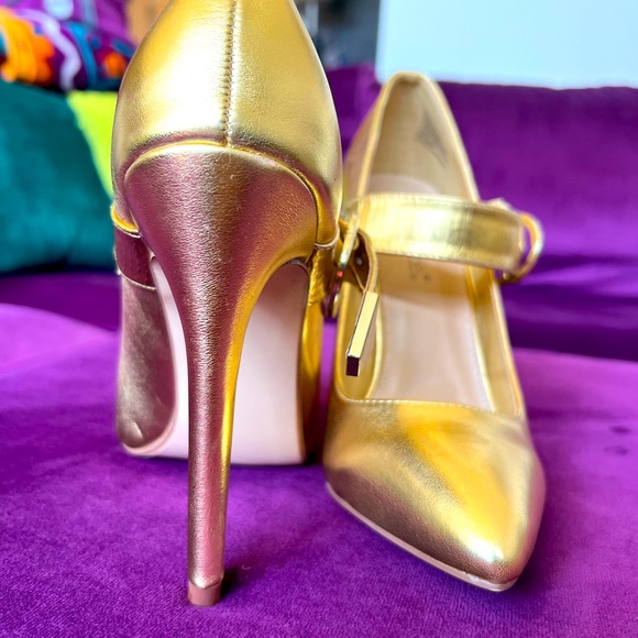 Britta Gold pumps. Size 8. Open box, only worn once. Shoedazzle - Picture 4 of 4